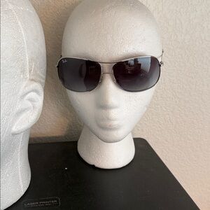 Ray-Ban Silver Metal Aviator Sunglasses with Dark Gradient Lenses